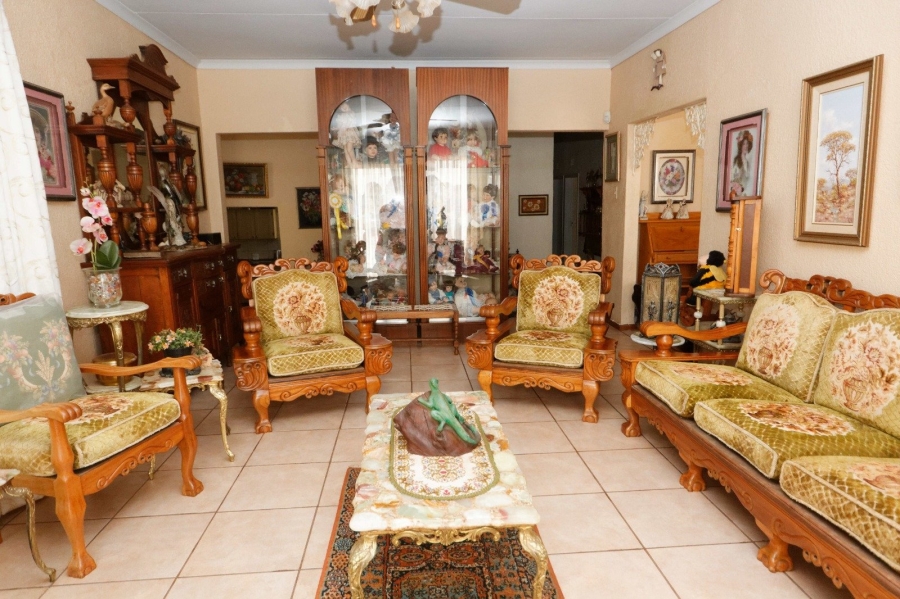 5 Bedroom Property for Sale in Wilkoppies North West